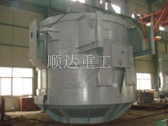        廢鋼(gāng)料籃的制(zhì)造 大件公(gong)司發運碼(ma)頭     廢鋼料(liao)籃調試 大(dà)件公司發(fa)運碼頭        料(liào)籃成品待(dai)檢 廢鋼料(liao)籃在上海(hai)港待裝船(chuan)