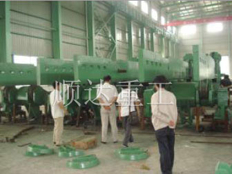 入爐、出(chū)爐、長坯(pī)、短坯推(tui)鋼機