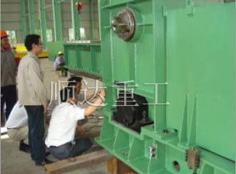 入爐、出(chū)爐、長坯(pi)、短坯推(tui)鋼機