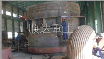        廢(fei)鋼料籃的(de)制造 大件(jian)公司發運(yun)碼頭     廢鋼(gāng)料籃調試(shi) 大件公司(sī)發運碼頭(tou)        料籃成品(pin)待檢 廢鋼(gāng)料籃在上(shàng)海港待裝(zhuāng)船