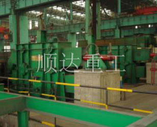 推鋼(gāng)機、闆坯(pi)移栽機(ji)