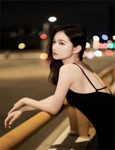 沙月由奈-托尼斯科特